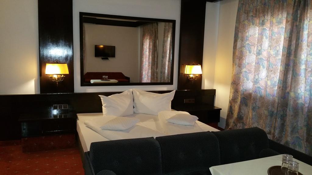 Hotel Conacul Balta Albă Extérieur photo