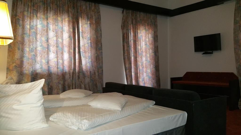 Hotel Conacul Balta Albă Extérieur photo