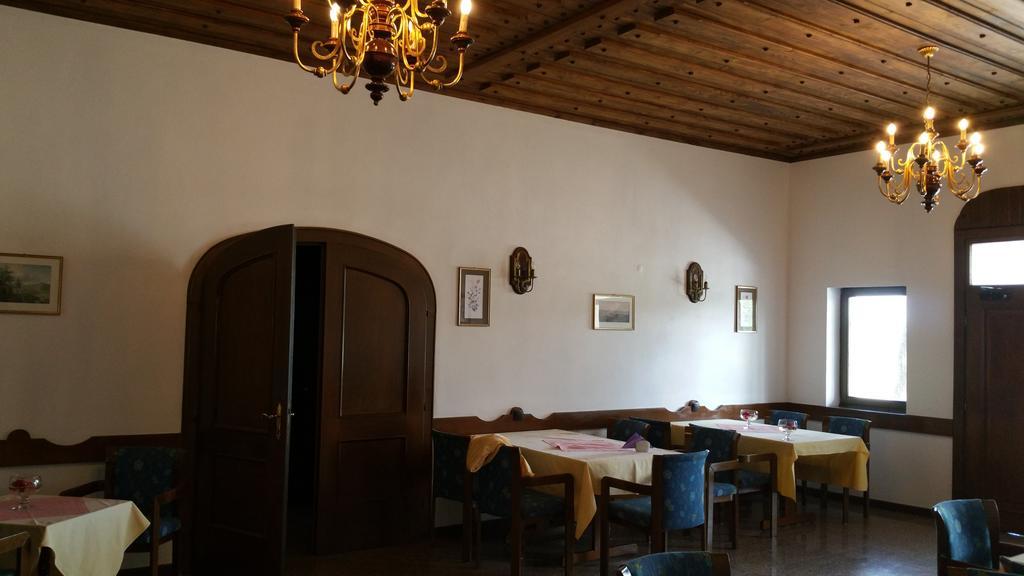 Hotel Conacul Balta Albă Extérieur photo
